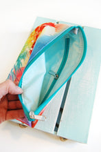 Load image into Gallery viewer, Floral Frolic Zipper Bag